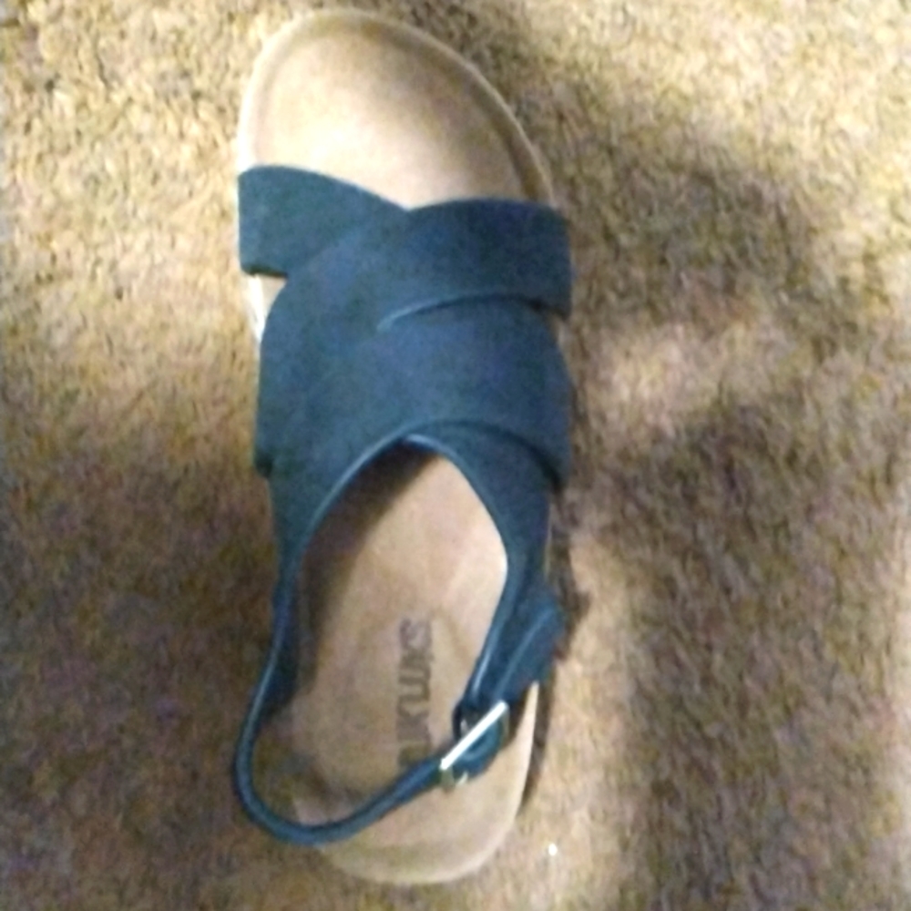 NWT size 8 MUK Sandles